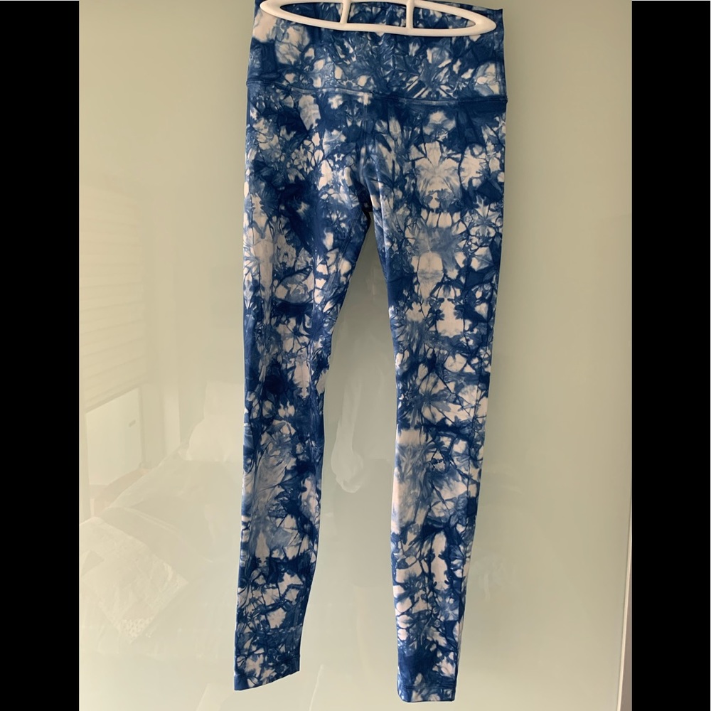 Lululemon Wunder Under tye die blue/white 6